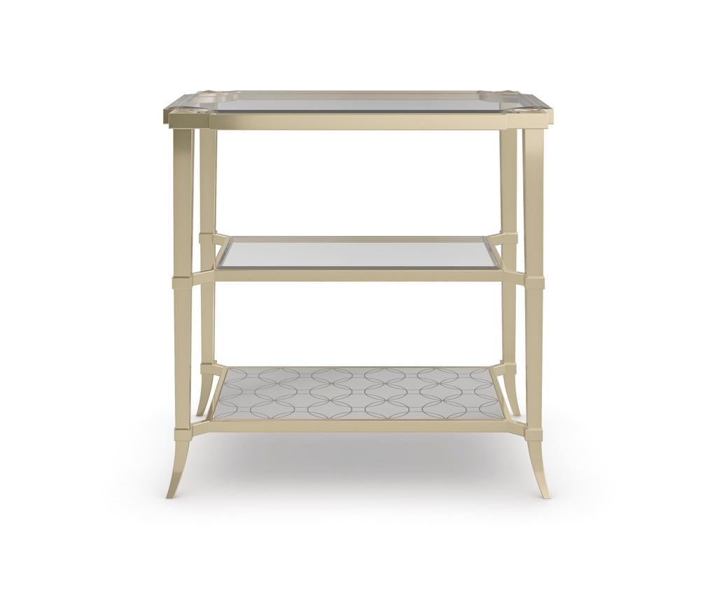 NICOLE 
END TABLE