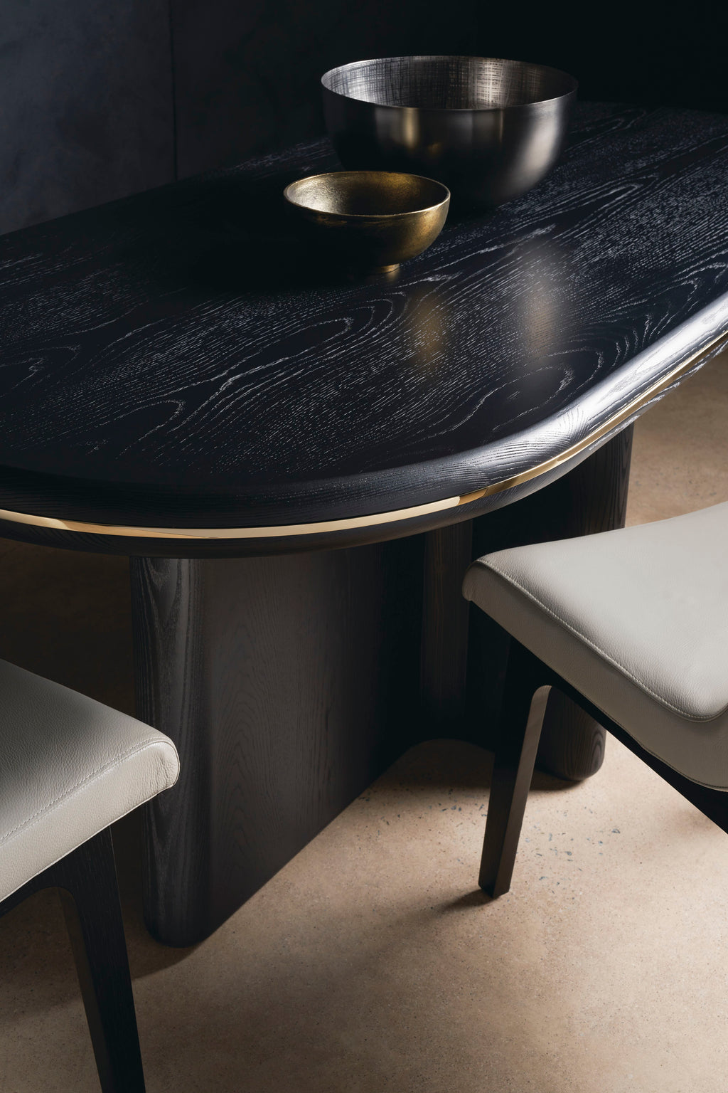 DUBOIS DINING TABLE