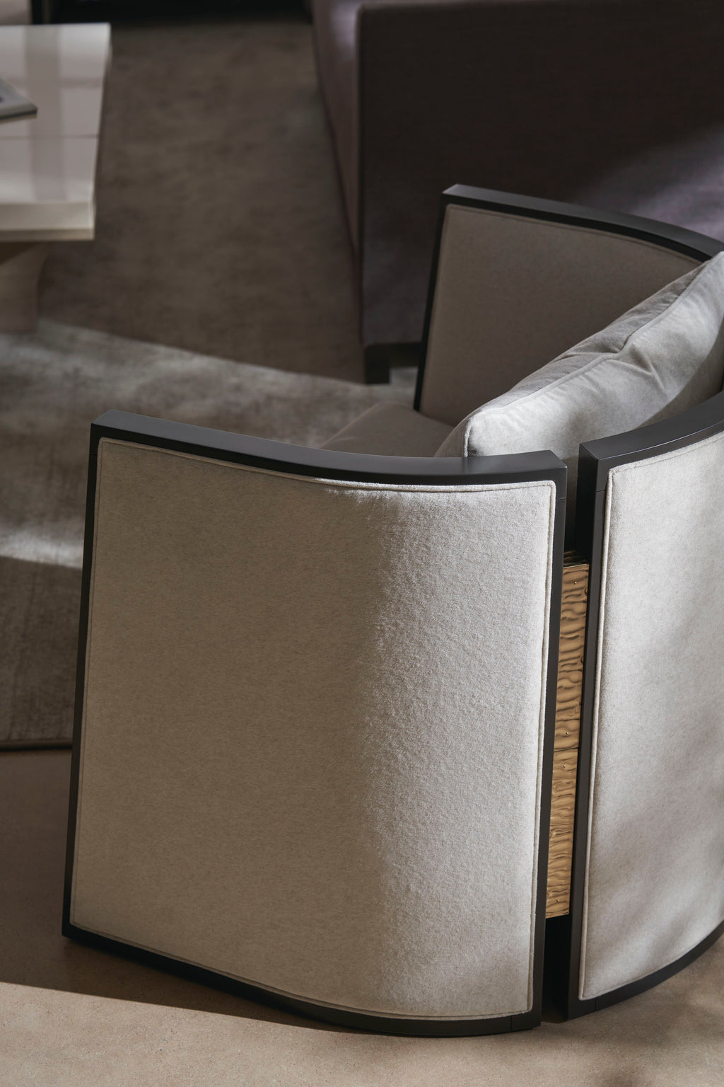 MONROE ARMCHAIR