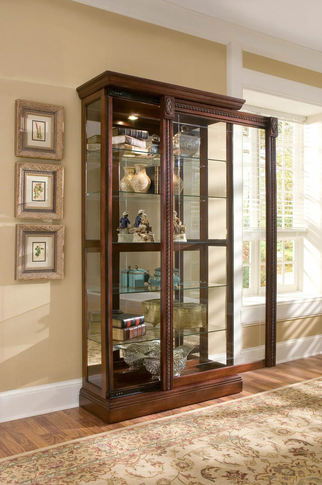 VITRINE KUMARI
