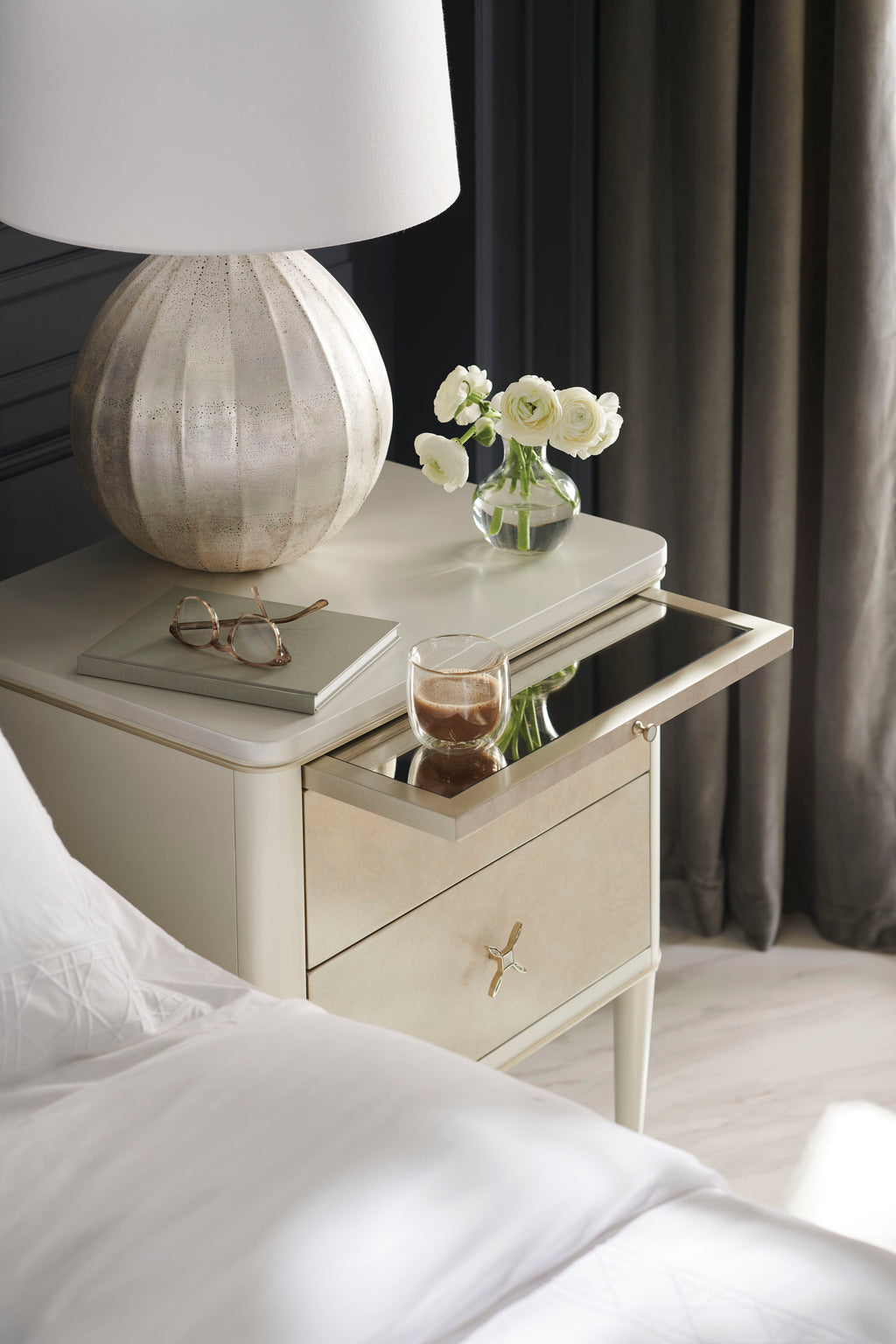 CEDRICK NIGHT TABLE